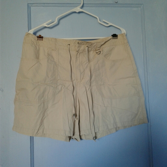Gloria Vanderbilt Pants - Gloria Vanderbilt cargo shorts